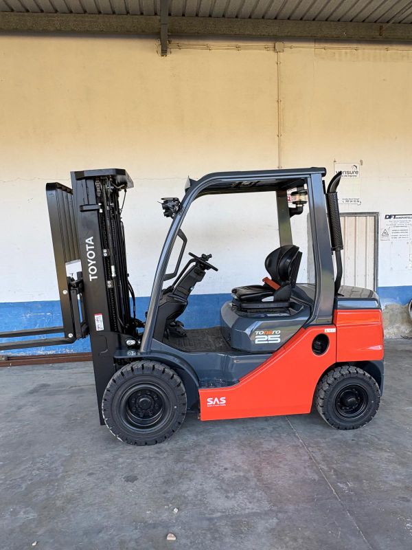 Empilhador TOYOTA 52-8FDF25